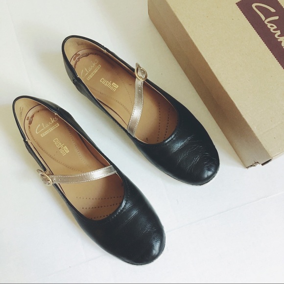 clarks black leather flats